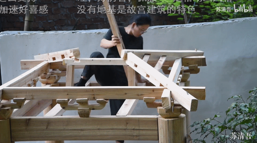 90后女孩把故宫搬回家自学榫卯完美复刻故宫凉亭引人民日报盛赞300万