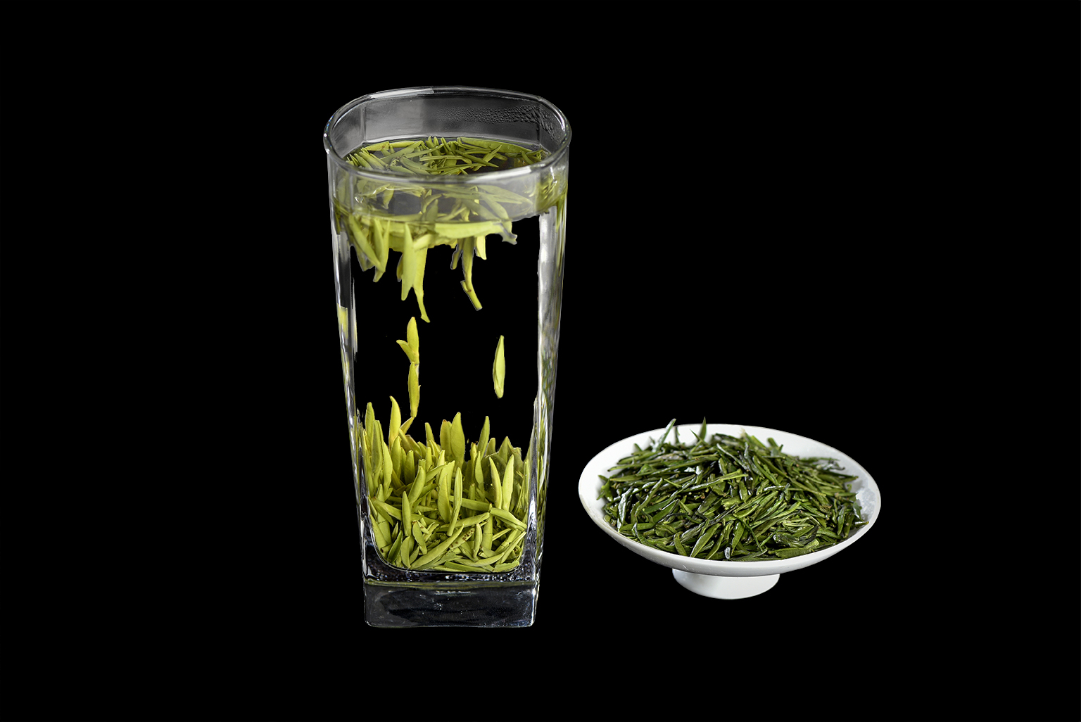 ps-复杂背景透明玻璃杯茶碟抠图