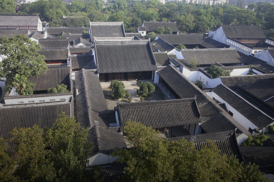 部分,毗邻着建于19世纪的忠王府和建于16世纪的园林建筑——拙政园,而