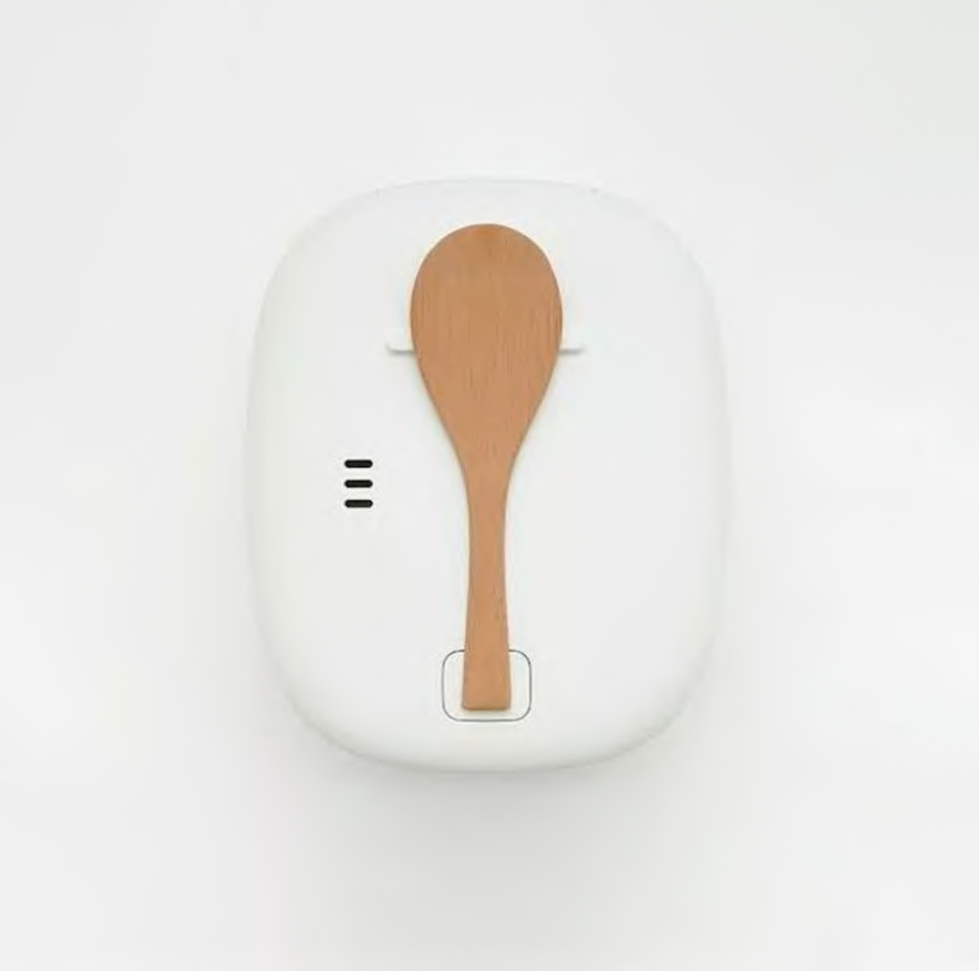 深泽直人关注到了这一小细节,一个扁平可以搁置饭勺的盖子就可以解决