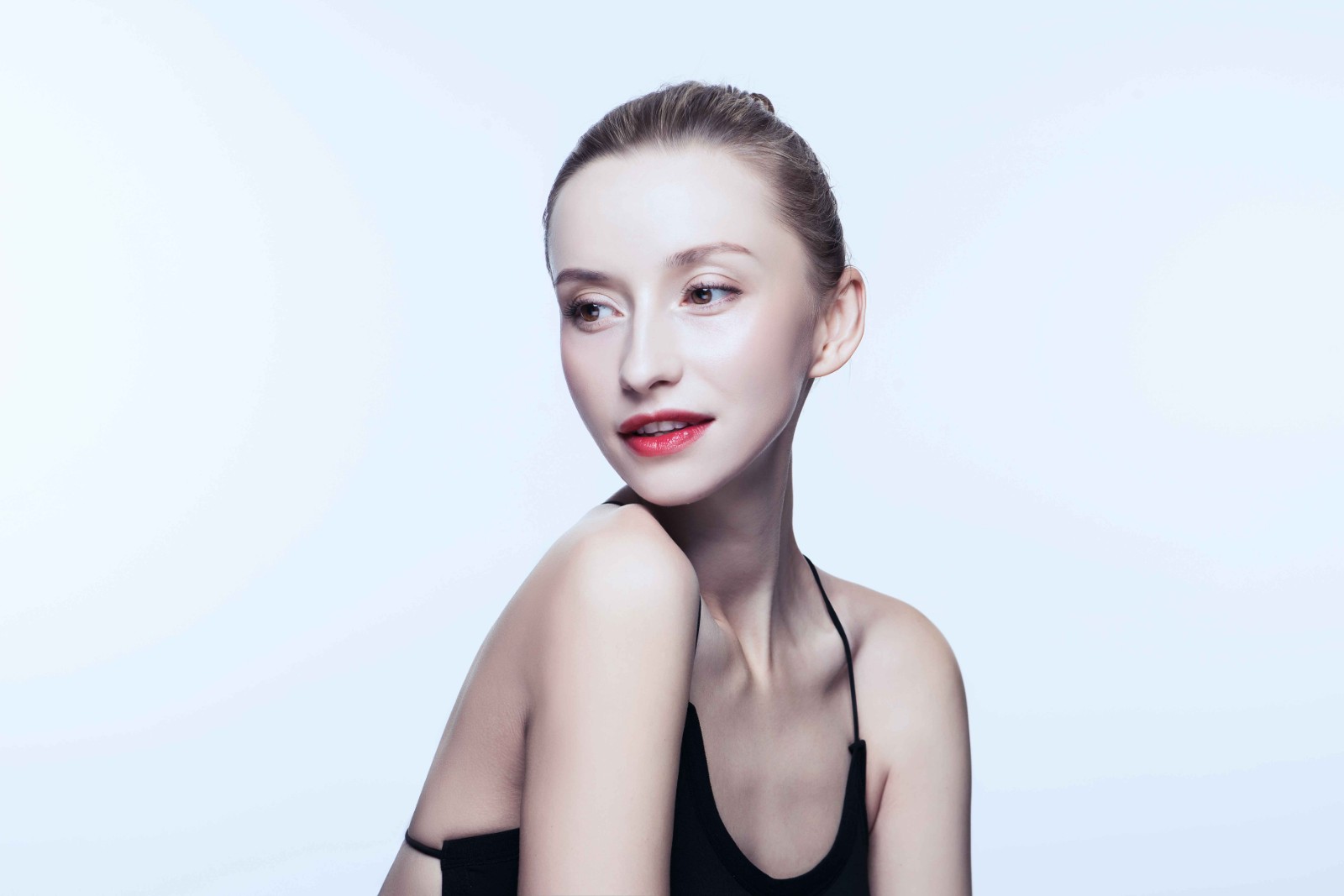 ps-白皙女模特精修