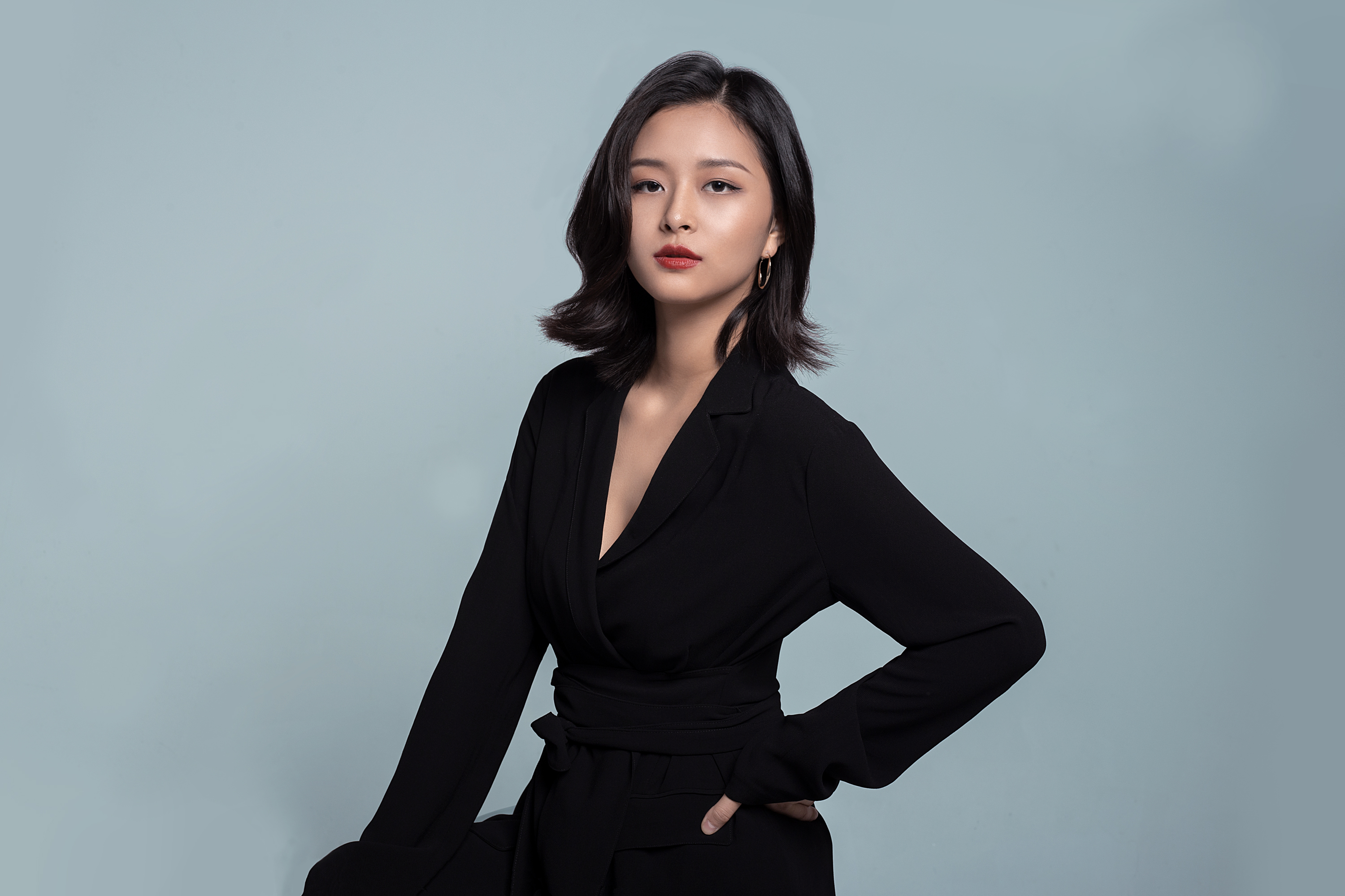 交作业了,感觉原图人物的两个眼睛不在一条直线上,自-来自荏苒年华的