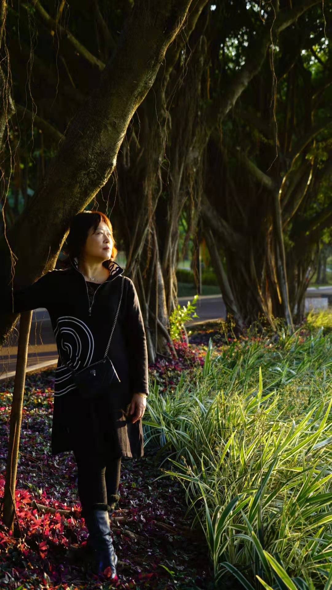 侧光拍摄,很容易导致人物阴阳脸,所以你要注意好侧