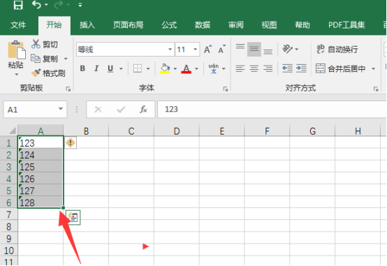 如图:有时候,我们在操作excel表格的时候,数据单元格的左上角会出现