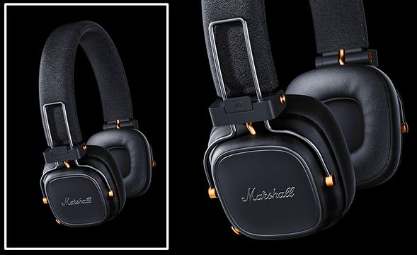 C4D+OC-黑色头戴式耳机渲染